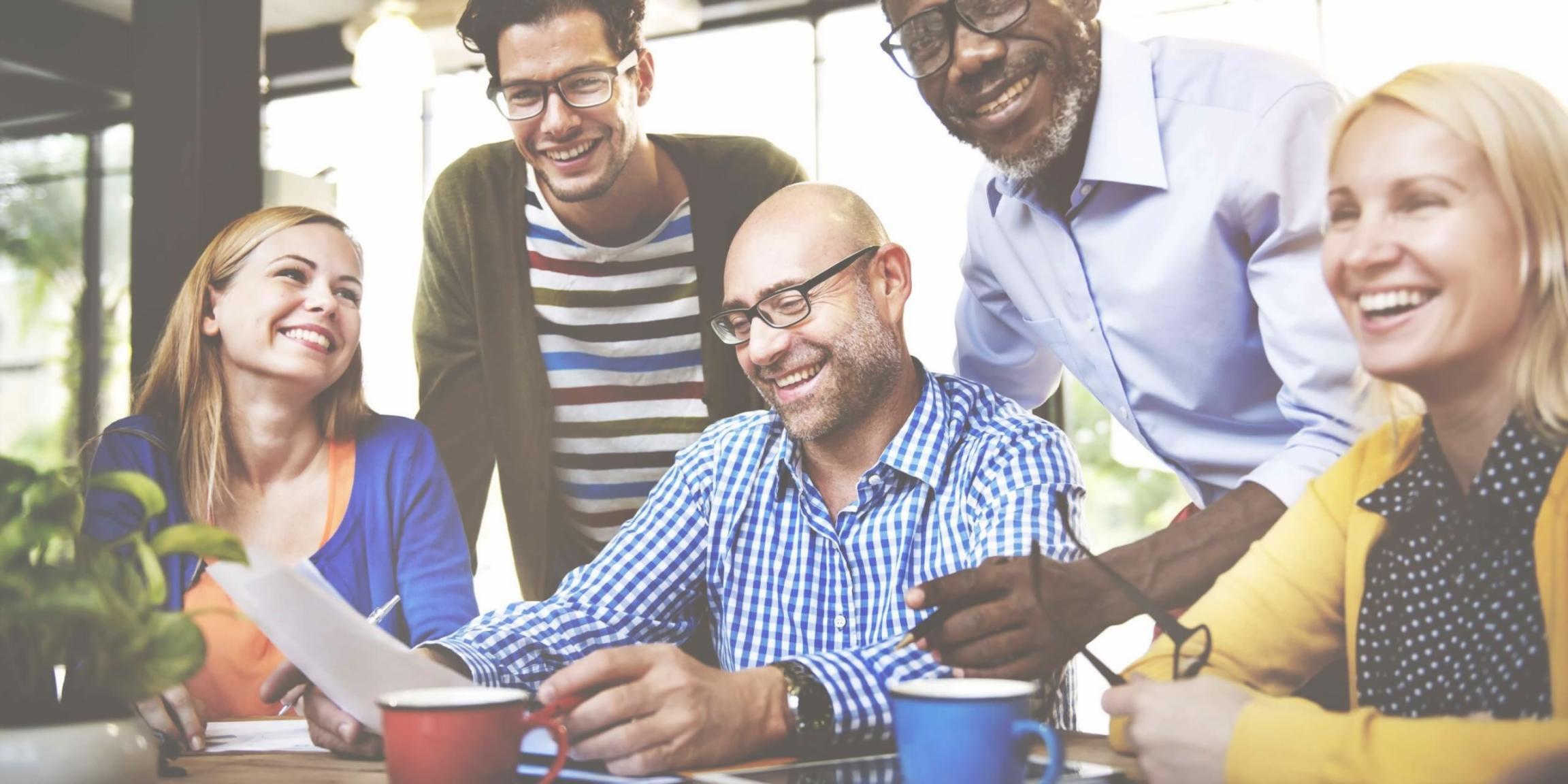 Consultation financière personnalisée dans un environnement professionnel